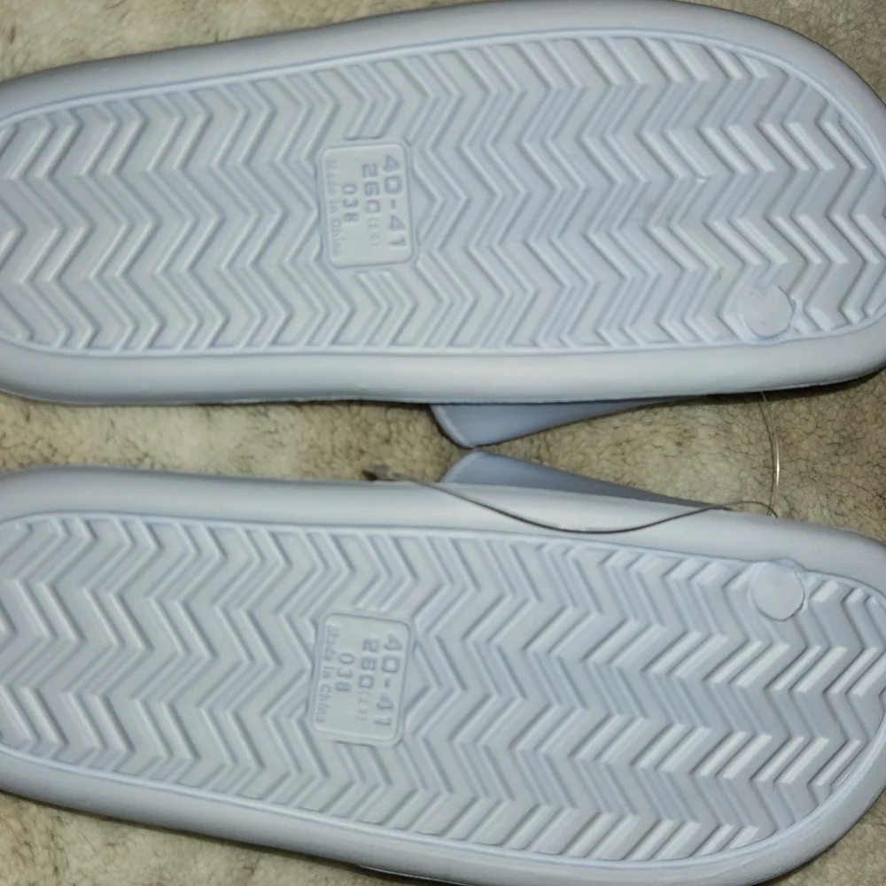 FINAL PRICE!! NWOT !! HOUSE SHOES !! 🌞 FINAL OFFER - Picture 4 of 6